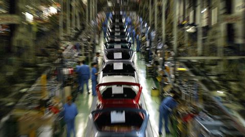 La Comisi�n Europea permitir� seguir vendiendo coches de combusti�n m�s all� del 2035