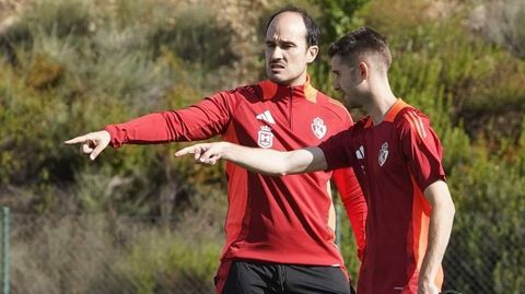 El ourensano Vilachá imparte una consigna en su etapa en Ponferrada