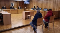 Los dos condenados, sentados en el banquillo de la Audiencia Provincial de Lugo en octubre del 2022