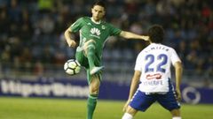 Rocha Milla Tenerife Real Oviedo Heliodoro Rodriguez Lopez.Rocha controla un balon ante la presion de Milla