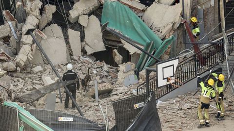El derrumbe de la fachada, donde se realizaban obras, tambi�n ha ocasionado un escapes de gas, que ya ha sido solucionado.