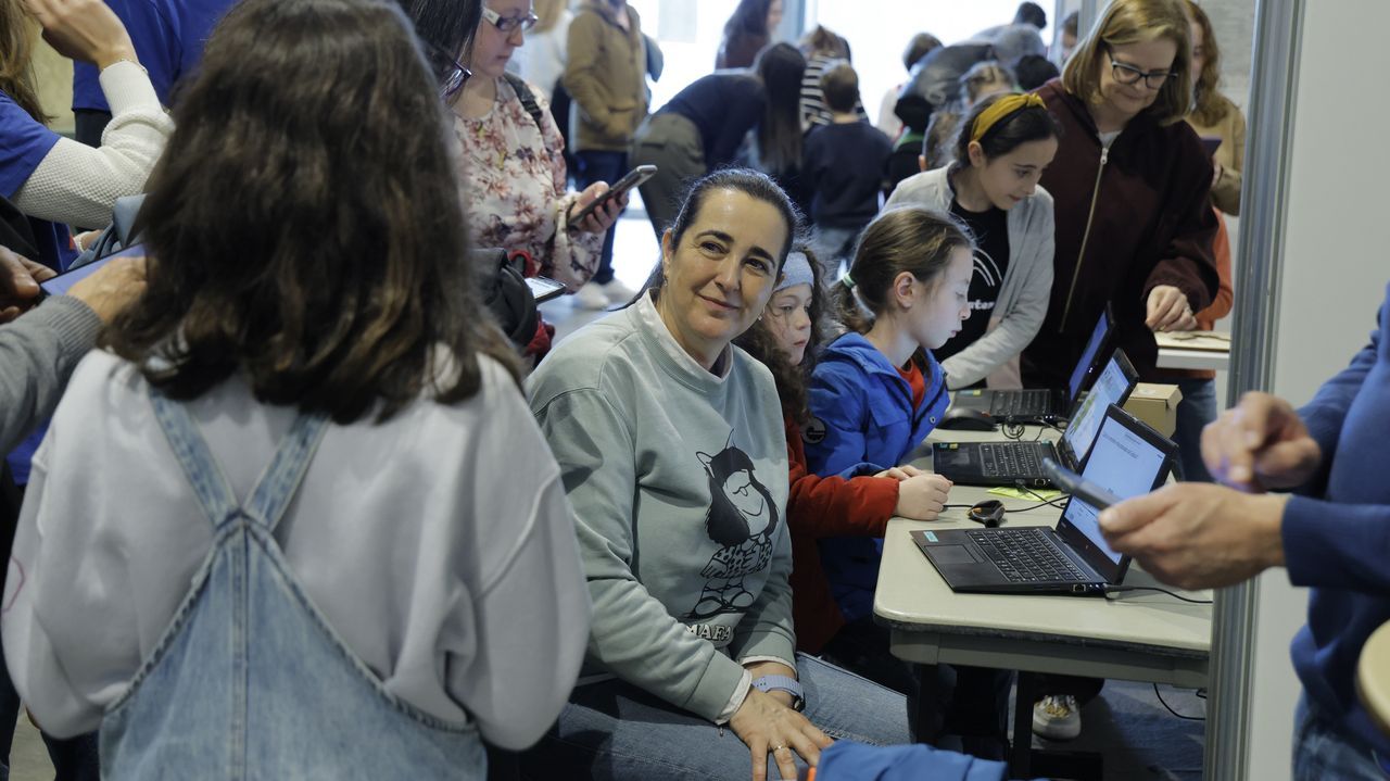 Un cubo de Rubik para adivinar los cumpleaños, las matemáticas conquistan a los niños en A Coruña