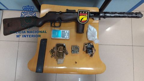 Arma y munici�n incautadas por la Polic�a Nacional