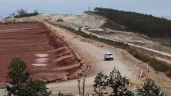 La balsa de lodos de Alcoa, con las obras de ampliaci�n a cota 104