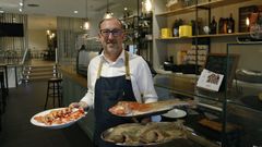 MES�N DE HERVES. A CORU�A
Los hermanos Pedro, Patricia y Cristina V�zquez suponen la tercera generaci�n a cargo de esta popular casa de comidas. Mudaron su ubicaci�n original, es cierto, traslad�ndola a la r�a Font�n. Pero es eso lo �nico que ha cambiado. Las recetas y los fundamentos de su cocina siguen siendo los mismos que aquellos que asent� su abuela en 1959, cuando se fund� el mes�n. �La clave de su �xito? Un buen producto y un ambiente familiar.