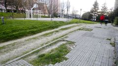 Abandono y desperfectos en el recinto actual. Caminos embarrados y da�os en mobiliario urbano y elementos de juego definen el estado actual del parque, que ocupa 12.300 m2