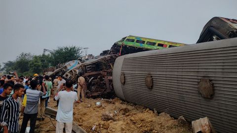 Im�genes del grave accidente ferroviario ocurrido en la India