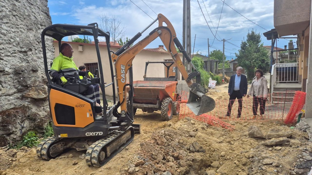 La Xunta supervisa las obras de mejora de la calle Fumaces en Riós con una inversión de más de 237.000 euros