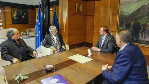 Federico Gonzlez, Jess Martnez y Martn Pelez junto a Adrin Barbn