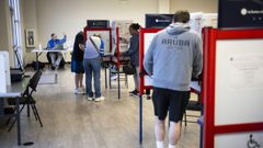 Votaciones en un centro electoral de Estados Unidos