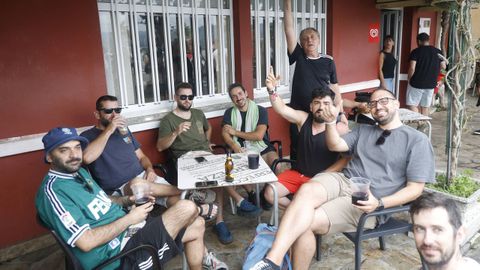En el bar Caracas se vive un festival paralelo