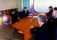 Los representantes socialistas, en la reuni�n en la Lonja.