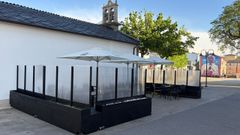 La instalaci�n de la discordia, pegada a la capilla de la Virxe do Carme