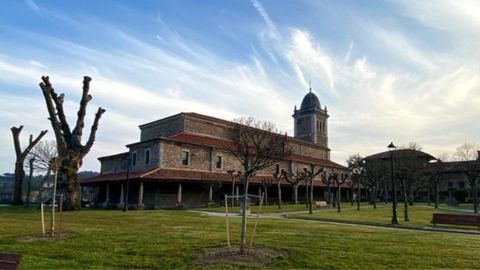 Iglesia de Santa Mar�a de Luanco, en Goz�n