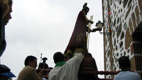 San Andrs de Teixido. Como subrayan desde Apatrigal, San Andrs de Teixido es uno de esos valiossimos lugares que han de ser cuidados y preservados, para las generaciones futuras, desde el convencimiento de que conservar os ritos  garantir a memoria do pobo e a nosa identidade. 