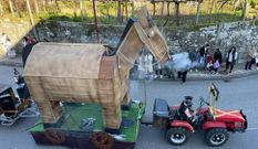 Una de las carrozas que compitieron en el desfile de Cortegada
