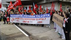 Trabajadores del Hospital Quir�n de A Coru�a se concentraron ante el centro coincidiendo con la primera jornada de huelga en la sanidad privada de la provincia. 