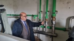 C�sar P�rez Ares en la visita al instituto de Beade