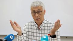 El presidente de la CIUG, Iv�n Area, este jueves durante una rueda de prensa en la Facultade de Dereito, en Santiago.