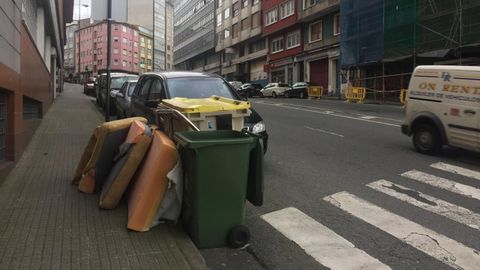 Segundo da (mircoles) con la basura de las calles sin recoger