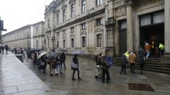 El dispositivo especial incluy� dos vigilantes en la puerta de Medicina para regular la entrada