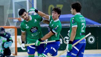 De izquierda a derecha, Saavedra, Jacobo Copa y Cervera, en el duelo de ida ante el Shum.