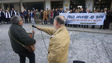 Concierto reivindicativo por el derecho al tren en la estacin de Ferrol
