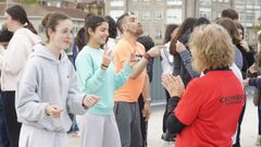 Moviendo cuerpos y conectando mentes en el puente de O Burgo, en Pontevedra