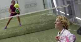 Imagen de uno de los partidos celebrados ayer en el Coru�a Sport Centre de Matogrande. 