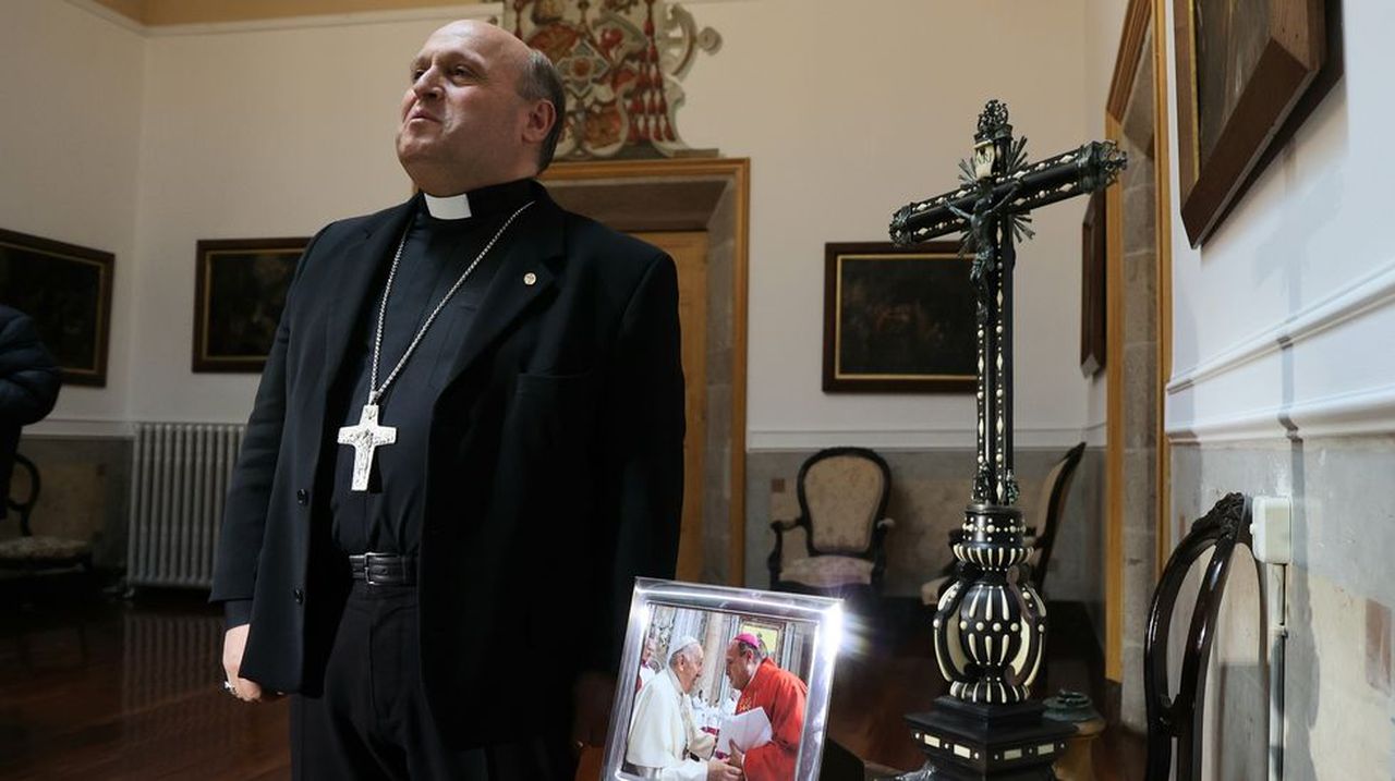 El arzobispo de Santiago destaca la cercanía del papa Francisco con los ...