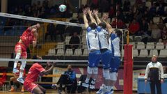 Imagen del partido entre el Rotogal y el Arenal Emev� en A Cachada.