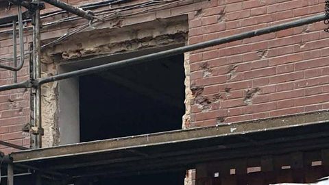 Detalle de algunos de los impactos que sufri la Casa de los Tiros durante la Guerra Civil en Oviedo