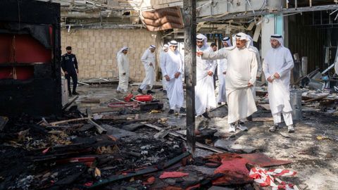 Autoridades de Kuwait inspeccionan la terminal del aeropuerto calcinada por el ataque iran�