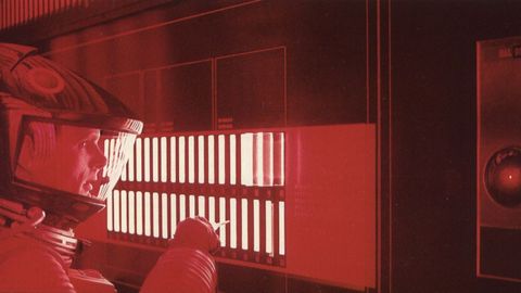 Imagen de la escena de �2001: Una Odisea del Espacio� en la que un humano desconecta la computadora HAL 9000.
