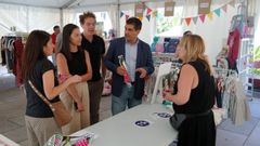 Autoridades locales y el director xeral de Comercio en la inauguraci�n de la Feira do Stock do Carballi�o.