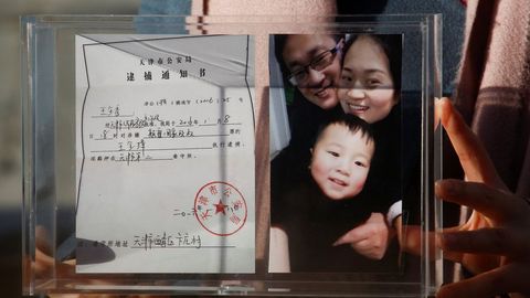 Foto de familia del abogado condenado junto a su mujer y su hijo