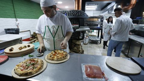 El local tuvo una gran afluencia de público el día de su estreno.