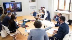 La reunin se llev a cabo por videoconferencia. En la foto, los participantes en la sede de la Xunta.