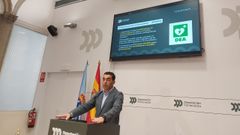 Luis L�pez anunci� que los presupuestos del 2027 destinar�n una partida para adquirir desfibriladores en todos los concellos