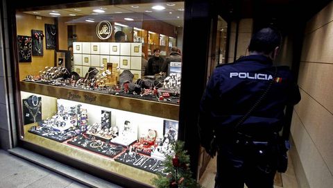 Asaltan una joyer�a en A Coru�a