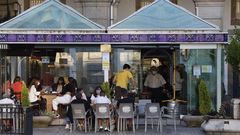 Terraza en Mar�a Pita con cartel avisando de que est� prohibido fumar