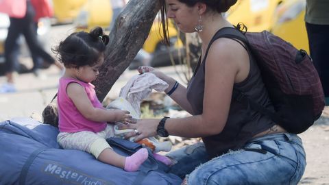 Cientos de venezolanos cruzan a diario la frontera con Colombia en busca de comida y medicinas o con la intenci�n de emigrar para lograr recursos para enviar a los que se quedan en el pa�s