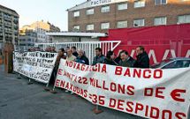 Los trabajadores con deudas pendientes mantendr�n las protestas frente al astillero.