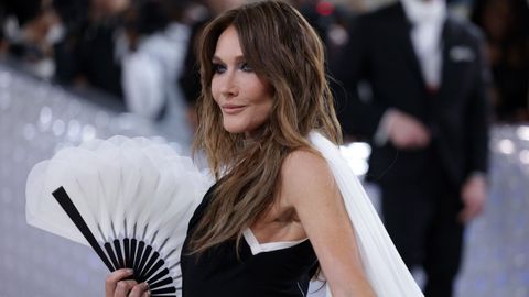 La cantante y modelo francesa Carla Bruni en la Met Gala