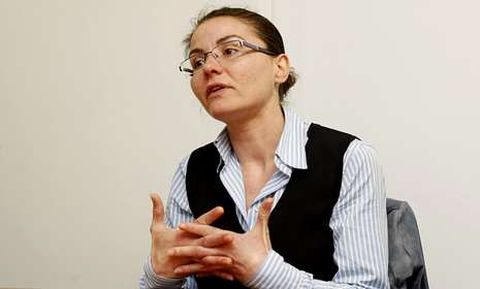 Mar�a Carrera, que acudi� al pleno, vive de la ayuda de una amiga que le presta una cama y le da de comer.