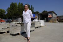 Regina Ramil, gerente del almac�n de materiales de construcci�n Ramil Gamma, en Ares