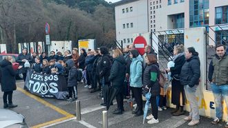 Familias de Covas recordaron este viernes que el 22% de los alumnos del CEIP de Covas tienen necesidades educativas especiales
