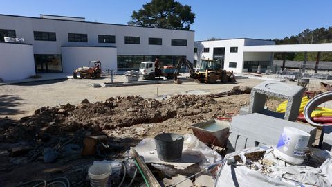 Enfrente de la zona de Urgencias del HULA se est construyendo una gasolinera con restaurante y hotel