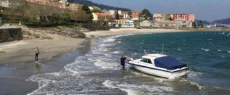 Yate recuperado y �rbol ca�do ayer en Corcubi�n. <span lang= es-es >foto</span><span lang= es-es > Alejandro lamas</span>