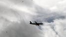 Un avi�n se aproxima al aeropuerto de Asturias